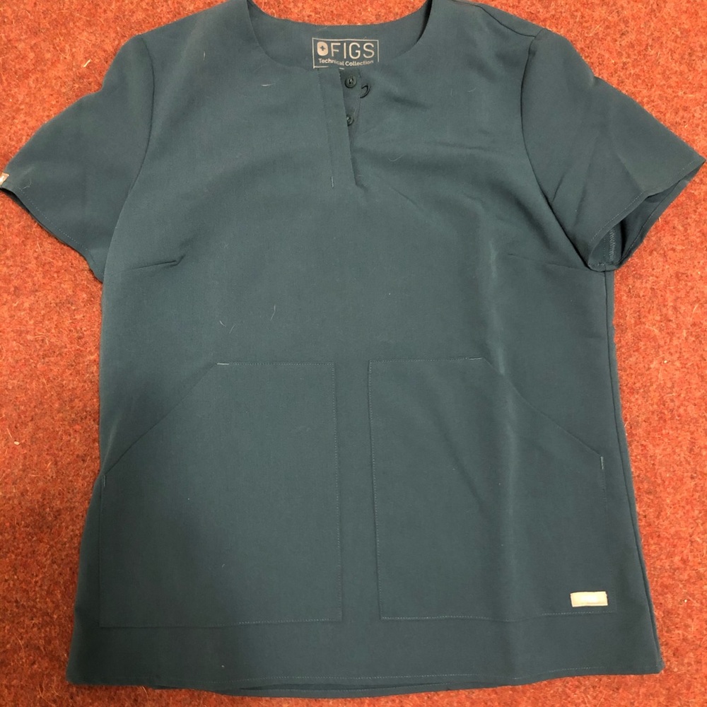 Figs scrub top